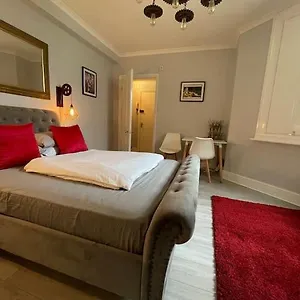 The Vault - Cosy In / Apartment Brighton