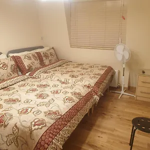 London Luxury 3 Bedroom 2 Bathrooms Flat 1 Min To Redbridge Station Free Parking & Wifi Apartment Wanstead